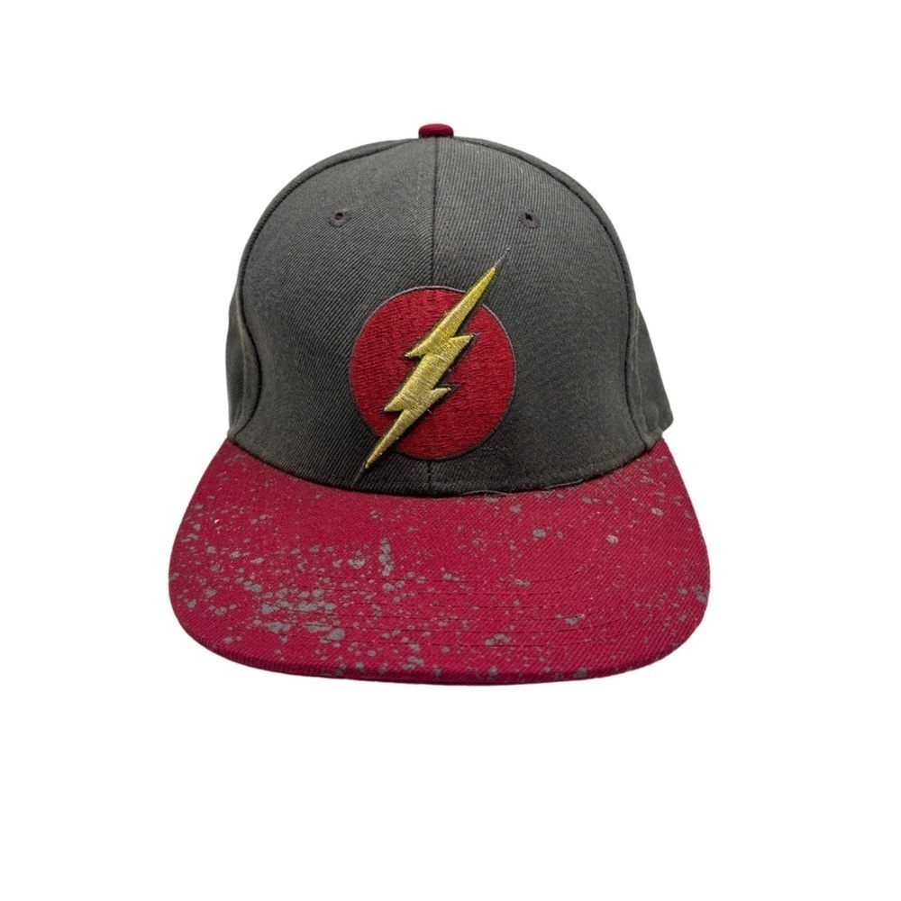 Flash DC Comics hat gray and‎ red color